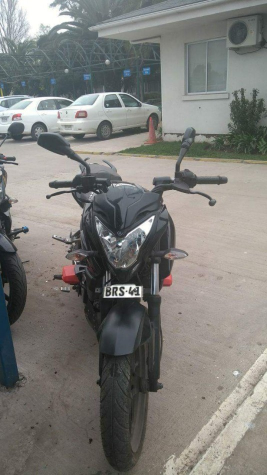 la misteriosa moto estacionada yretirada del muncipio de Maipú
