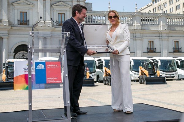 alcaldesa y claudio orrego