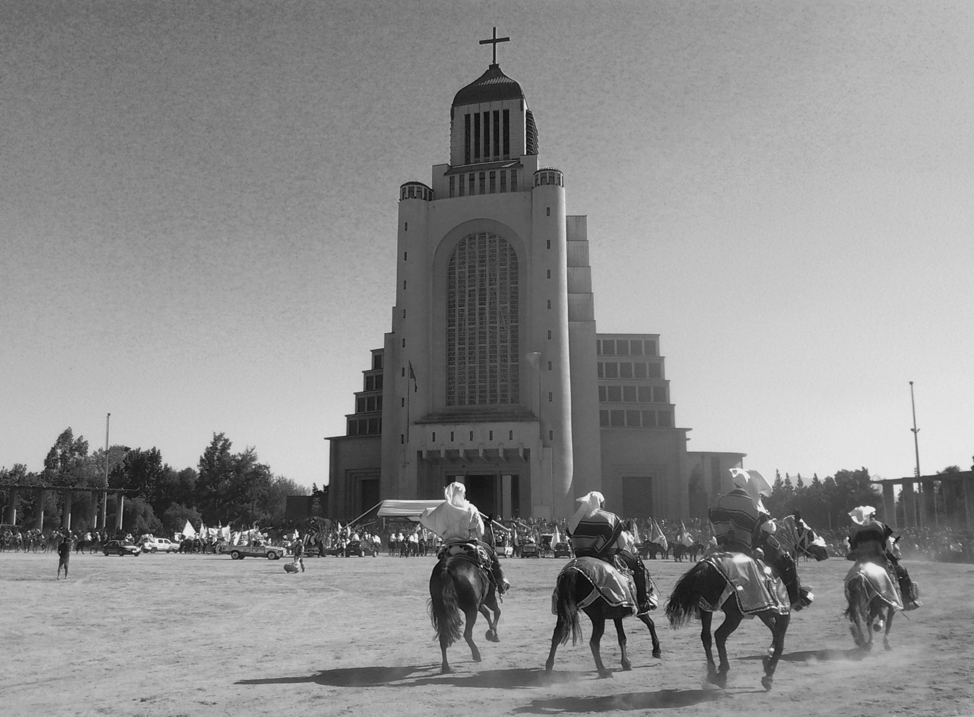 FIESTA CUASIMODO MAIPÚ TEMPLO VOTIVO FOTOGRAFÍA DE ENRIQUETA MONTALBÁN